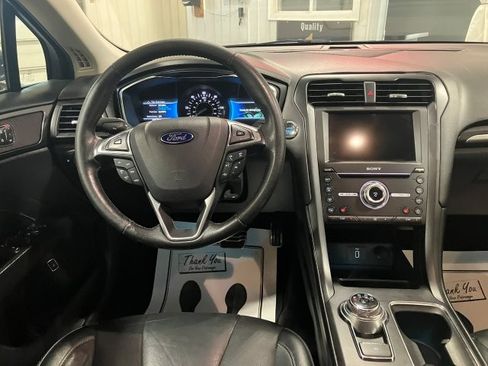 Used 2017 Ford Fusion Titanium image 23