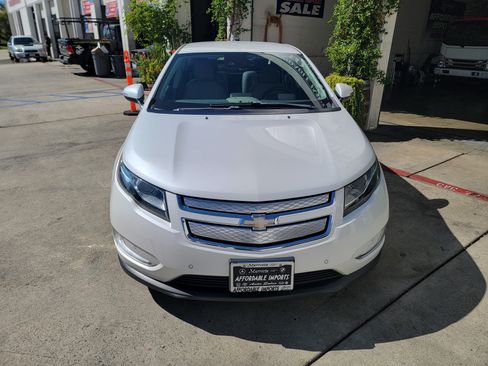 Used 2015 Chevrolet Volt Premium image 3
