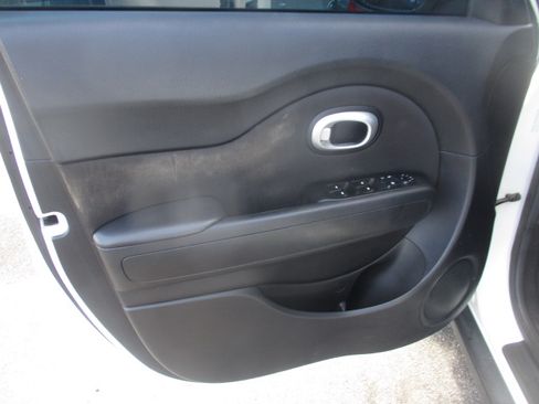 Used 2016 Kia Soul image 14
