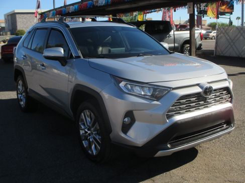 Used 2021 Toyota RAV4 Limited image 15