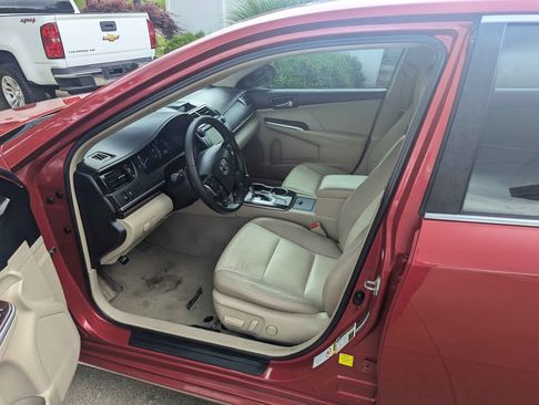 Used 2012 Toyota Camry image 6