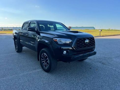 Used 2023 Toyota Tacoma TRD Sport image 2