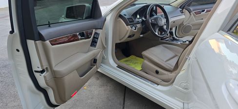 Used 2011 Mercedes-Benz C 300 Sport image 32