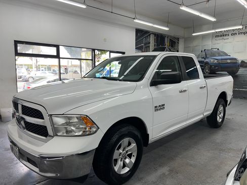 Used 2017 RAM 1500 SLT image 9