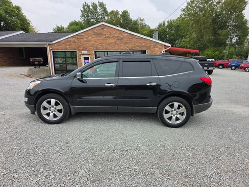 Used 2012 Chevrolet Traverse LT image 2