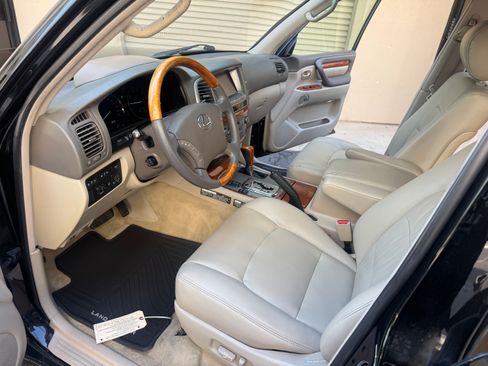 Used 2005 Lexus LX 470 image 15