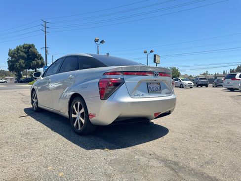 Used 2017 Toyota Mirai image 5
