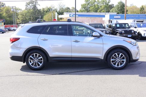 Used 2019 Hyundai Santa Fe XL SE image 9