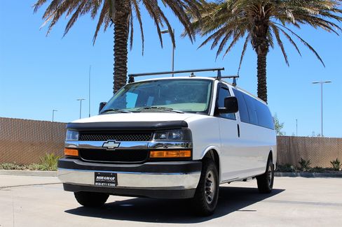 Used 2018 Chevrolet Express 3500 LT image 4