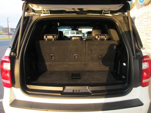 Used 2021 Ford Expedition XLT image 12
