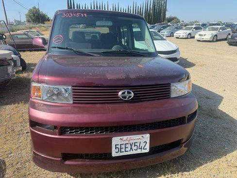 Used 2004 Scion xB image 2