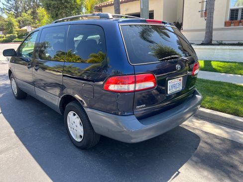 Used 2003 Toyota Sienna CE image 10