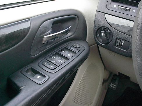 Used 2017 Dodge Grand Caravan SE image 15