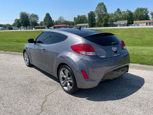 Used 2015 Hyundai Veloster image 3