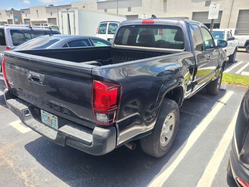 Used 2021 Toyota Tacoma image 4