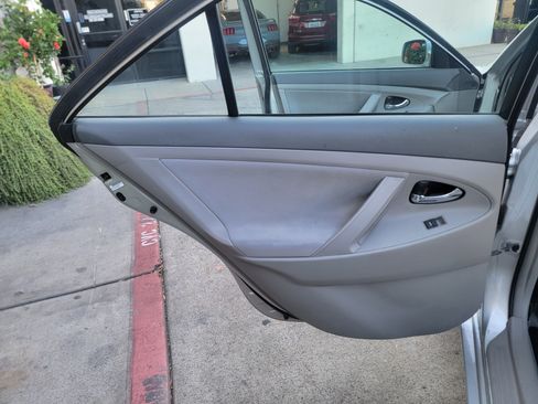 Used 2010 Toyota Camry image 21