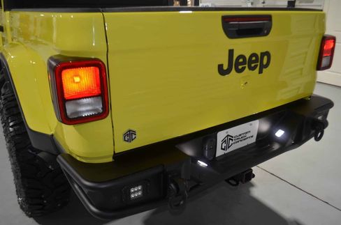 Used 2023 Jeep Gladiator Willys image 9