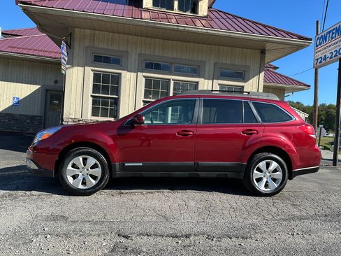 Used 2011 Subaru Outback 3.6R Limited image 2