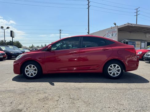 Used 2012 Hyundai Accent GLS image 3