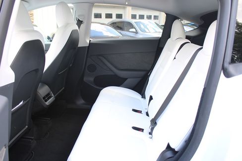 Used 2023 Tesla Model Y Long Range image 10
