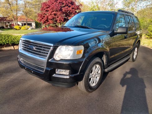 Used 2010 Ford Explorer XLT image 3