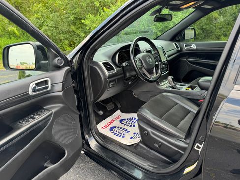 Used 2021 Jeep Grand Cherokee Laredo X image 33