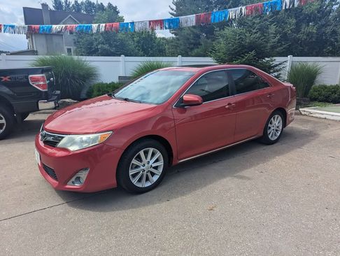 Used 2012 Toyota Camry image 1