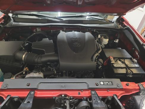 Used 2018 Toyota Tacoma TRD Off-Road image 31