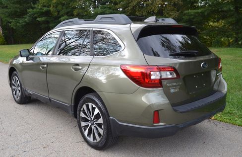 Used 2017 Subaru Outback 2.5i Limited image 3