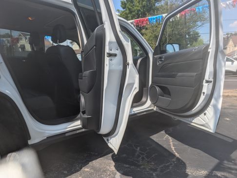 Used 2017 Jeep Patriot High Altitude image 2