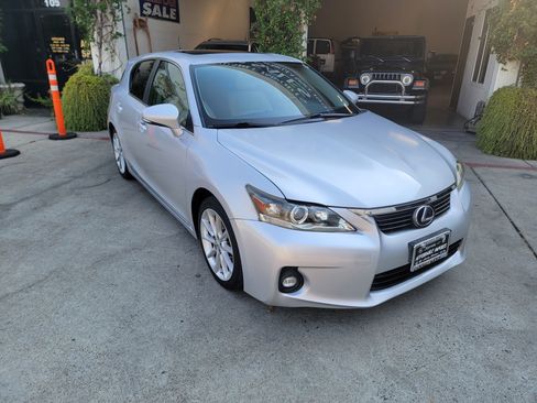 Used 2012 Lexus CT 200h Premium image 2