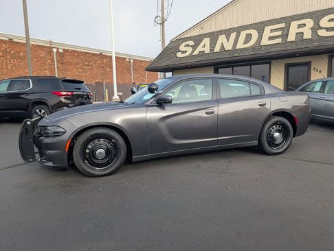 Used 2018 Dodge Charger image 2