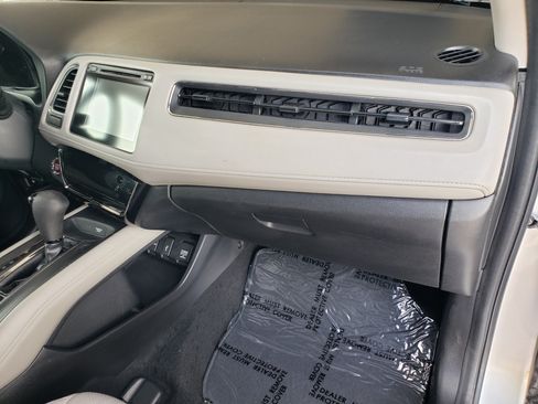 Used 2016 Honda HR-V EX image 17