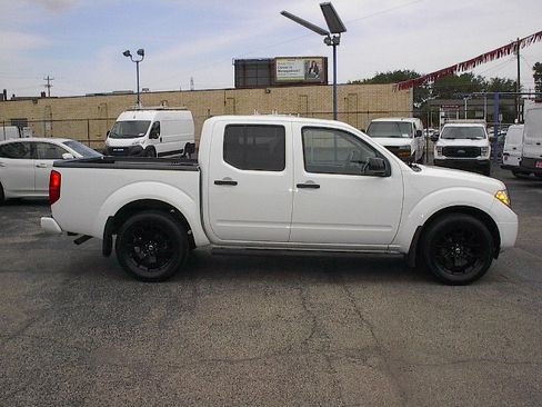 Used 2021 Nissan Frontier SV image 3