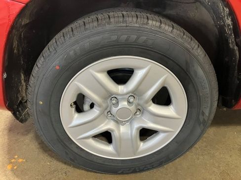 Used 2011 Toyota RAV4 image 6