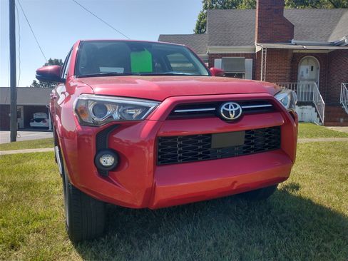 Used 2024 Toyota 4Runner SR5 Premium image 4