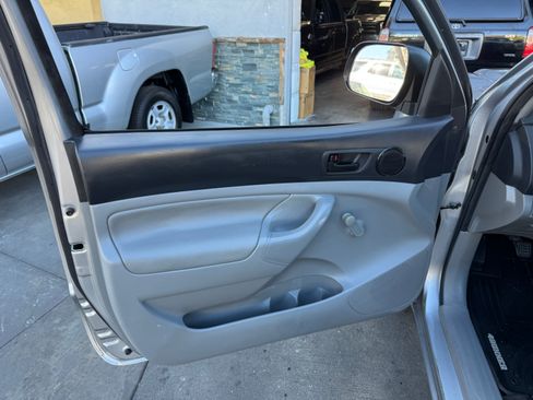 Used 2014 Toyota Tacoma image 18