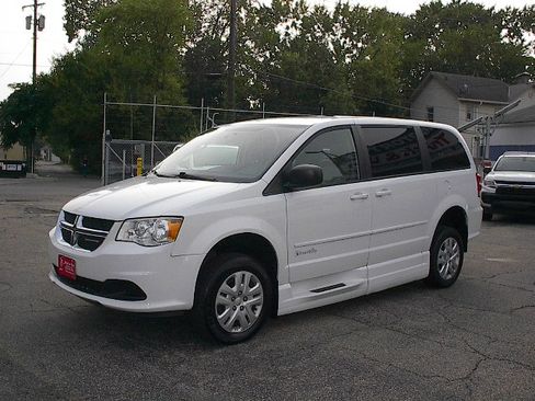 Used 2017 Dodge Grand Caravan SE image 8