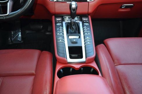 Used 2017 Porsche Macan image 26