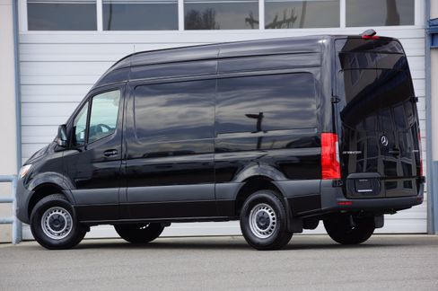 Used 2023 Mercedes-Benz Sprinter 2500 image 4