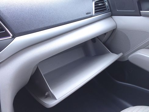 Used 2017 Hyundai Elantra Limited image 19