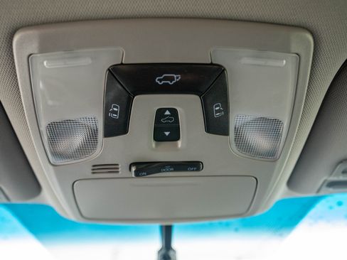 Used 2015 Toyota Sienna SE image 49