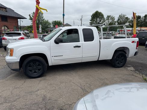 Used 2009 GMC Sierra 1500 SLE image 2