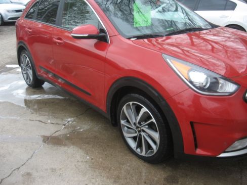 Used 2017 Kia Niro Touring image 3