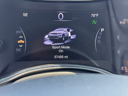 Used 2021 Jeep Grand Cherokee Laredo X image 17