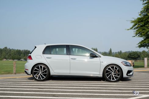 Used 2019 Volkswagen Golf R image 5