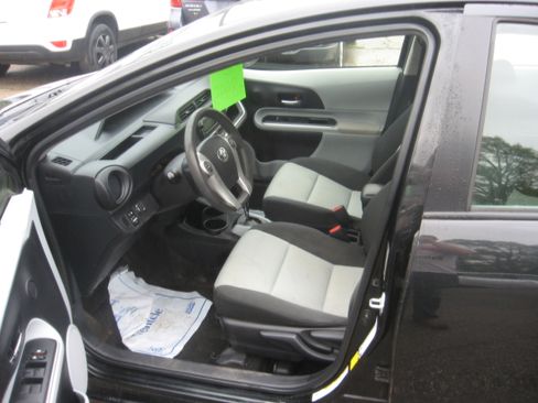 Used 2014 Toyota Prius C Two image 7
