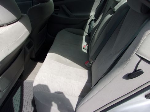 Used 2011 Toyota Camry LE image 6