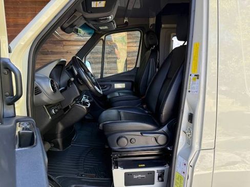 Used 2019 Mercedes-Benz Sprinter 2500 image 10