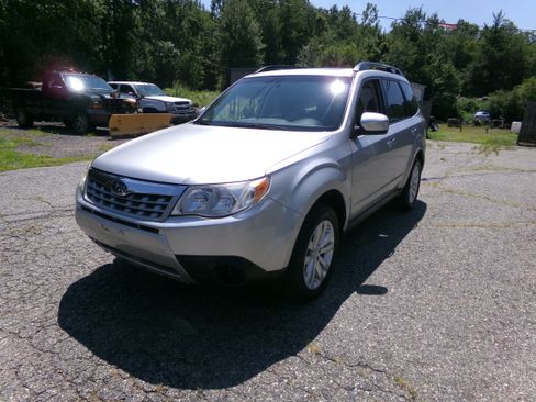 Used 2011 Subaru Forester 2.5X Premium image 1